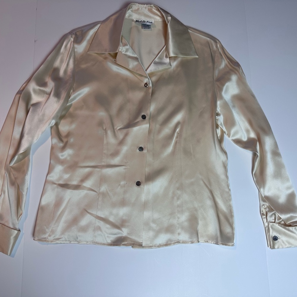 Mel & Lisa 100% Silk Champagne Button Down Blouse Women’s Size 8